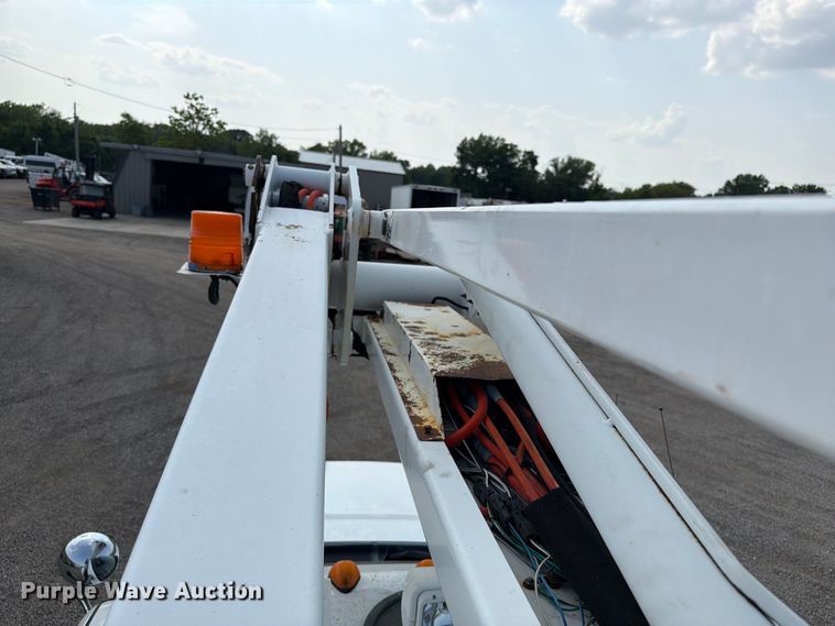 image for item FB5014 2011 Ford F450 Super Duty bucket truck