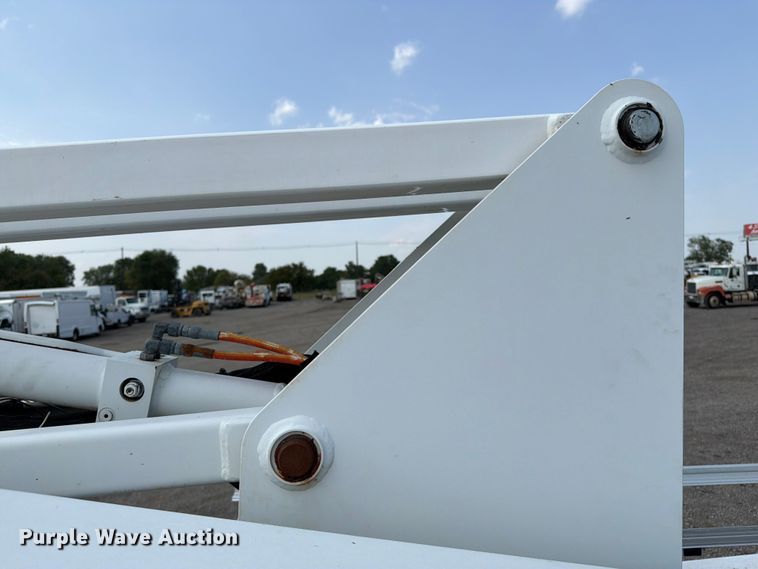 image for item FB5014 2011 Ford F450 Super Duty bucket truck