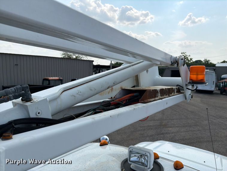 image for item FB5014 2011 Ford F450 Super Duty bucket truck