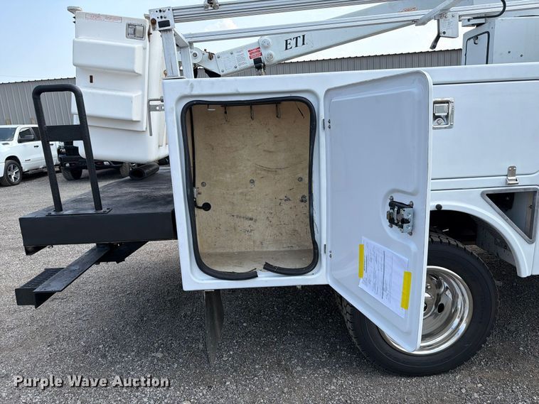image for item FB5014 2011 Ford F450 Super Duty bucket truck