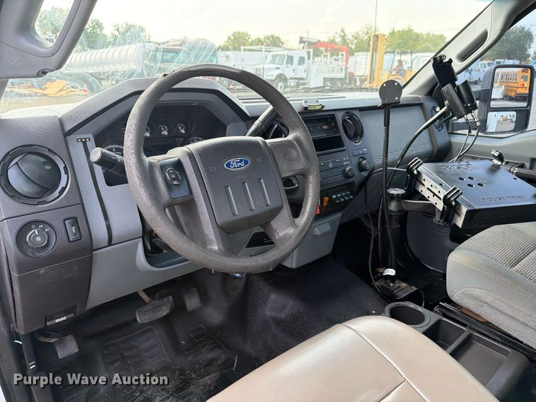 image for item FB5014 2011 Ford F450 Super Duty bucket truck