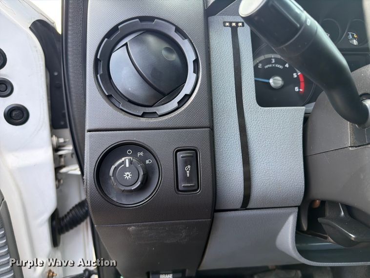 image for item FB5014 2011 Ford F450 Super Duty bucket truck