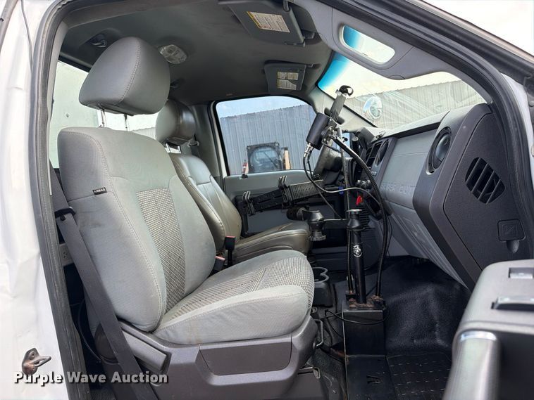image for item FB5014 2011 Ford F450 Super Duty bucket truck
