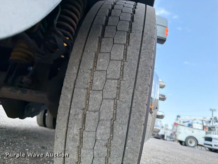 image for item FB5014 2011 Ford F450 Super Duty bucket truck