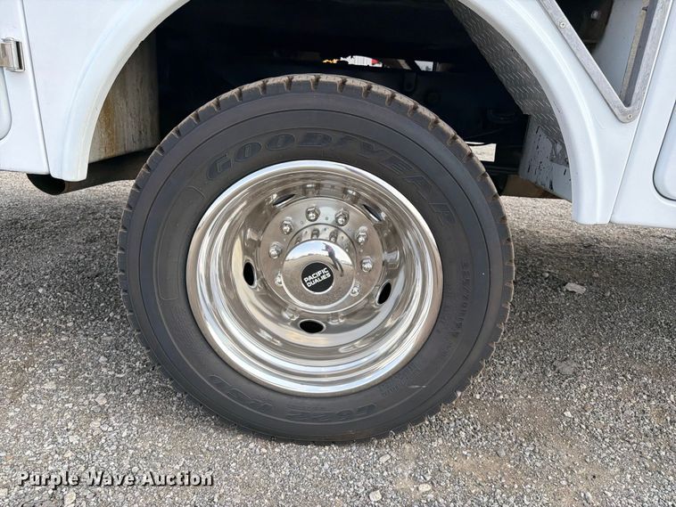 image for item FB5014 2011 Ford F450 Super Duty bucket truck