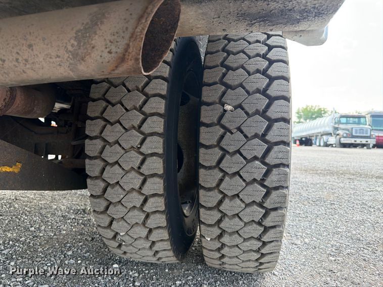 image for item FB5014 2011 Ford F450 Super Duty bucket truck