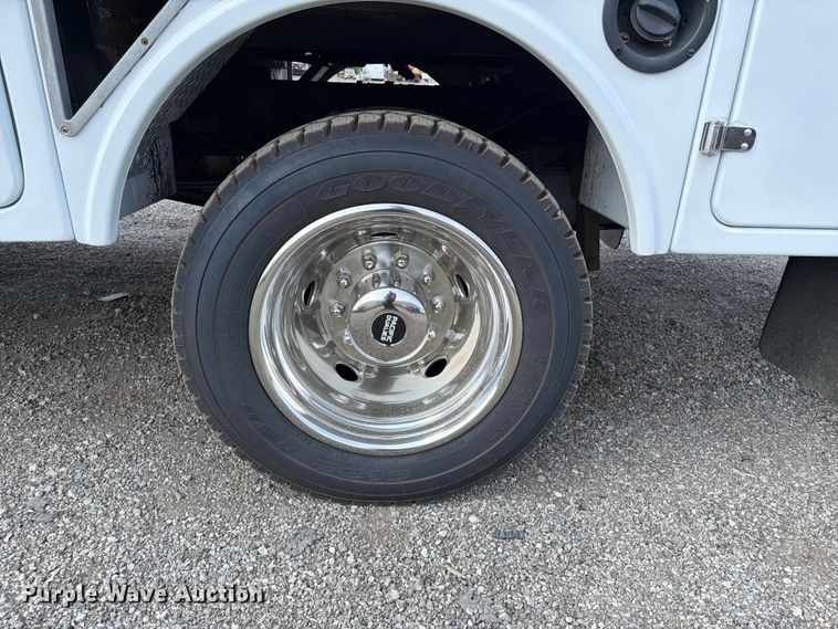 image for item FB5014 2011 Ford F450 Super Duty bucket truck