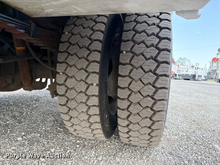 image for item FB5014 2011 Ford F450 Super Duty bucket truck