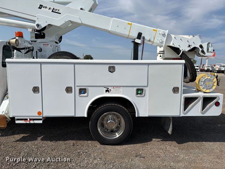 image for item FB5027 2012 Ford F550 Super Duty bucket truck