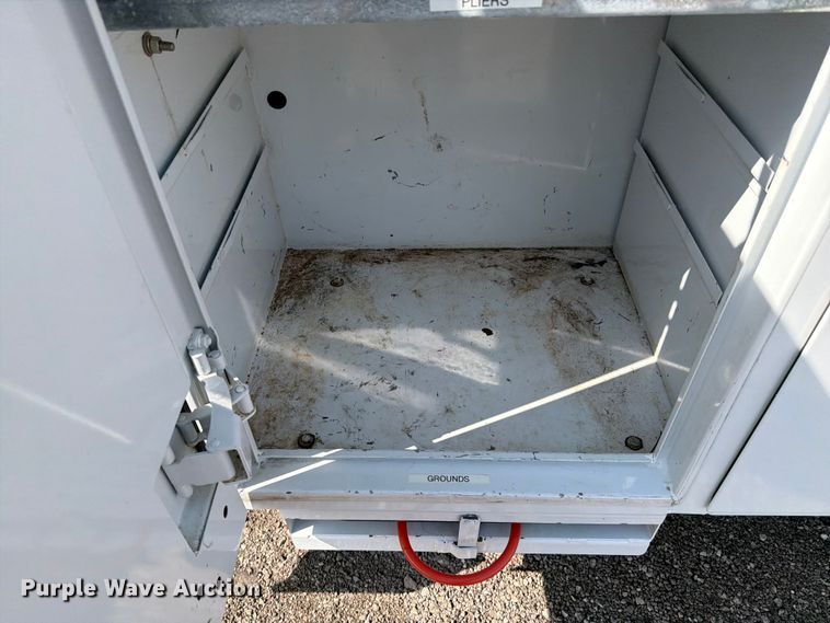 image for item FB5027 2012 Ford F550 Super Duty bucket truck