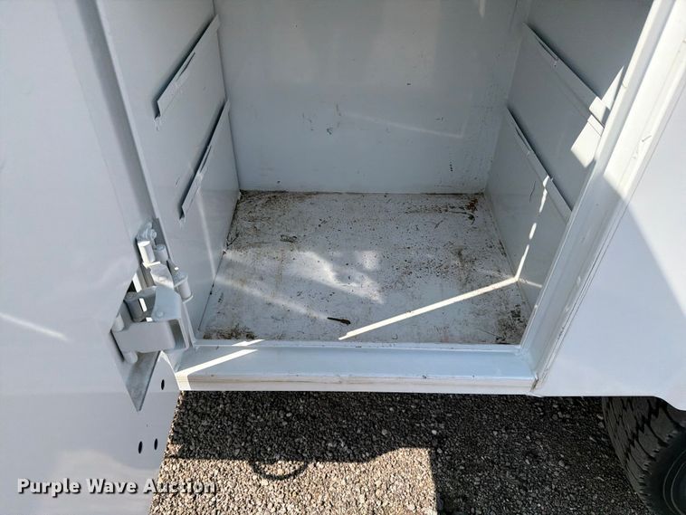 image for item FB5027 2012 Ford F550 Super Duty bucket truck