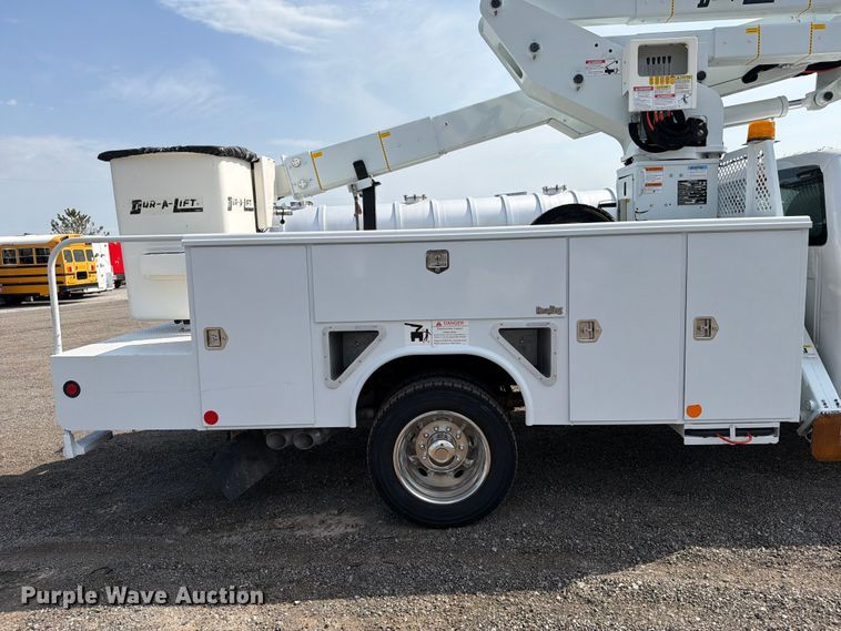 image for item FB5027 2012 Ford F550 Super Duty bucket truck