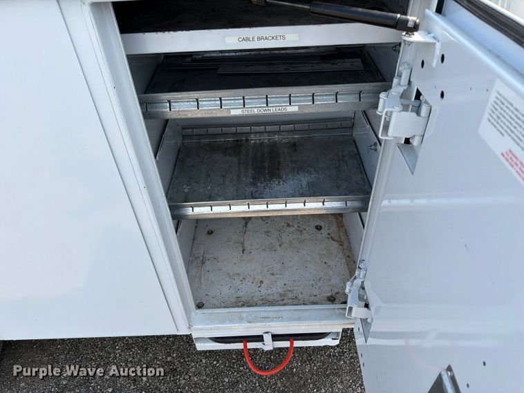 image for item FB5027 2012 Ford F550 Super Duty bucket truck