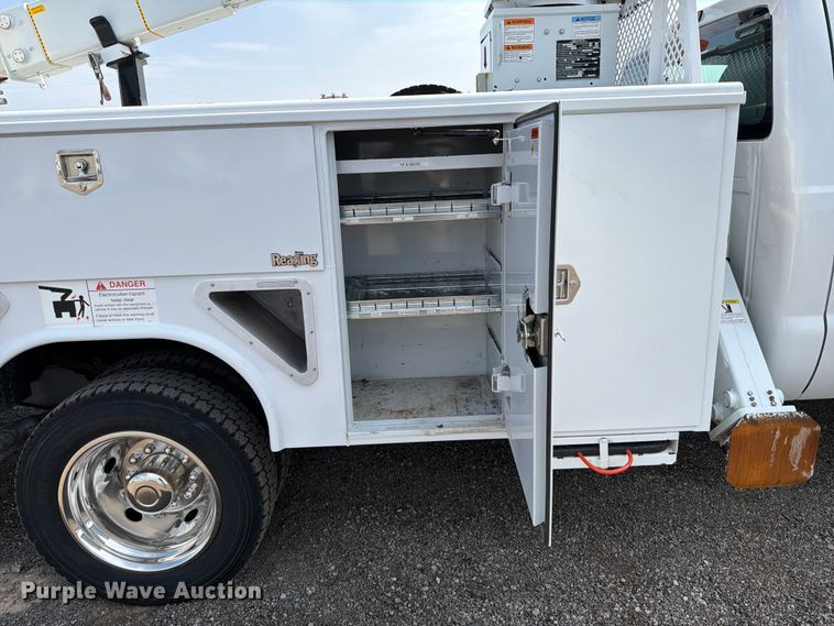 image for item FB5027 2012 Ford F550 Super Duty bucket truck