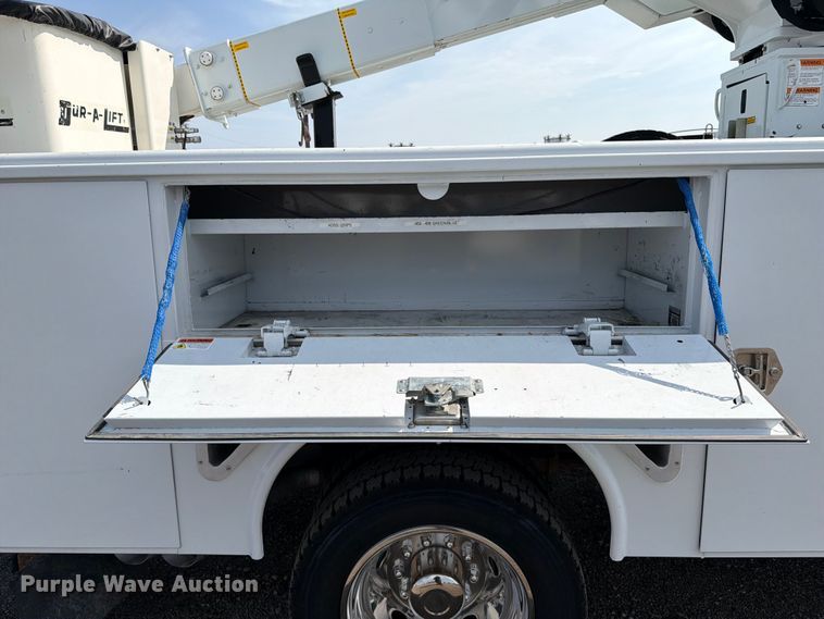 image for item FB5027 2012 Ford F550 Super Duty bucket truck