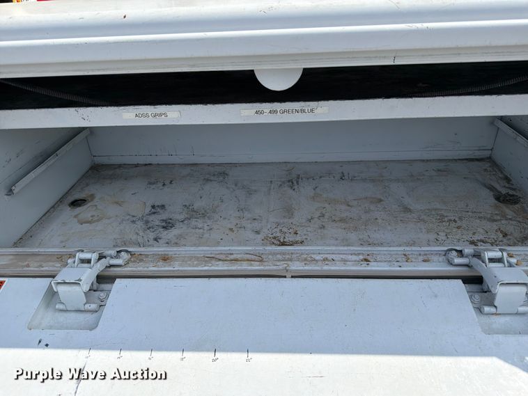 image for item FB5027 2012 Ford F550 Super Duty bucket truck