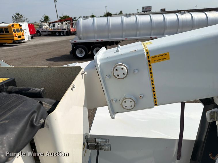 image for item FB5027 2012 Ford F550 Super Duty bucket truck
