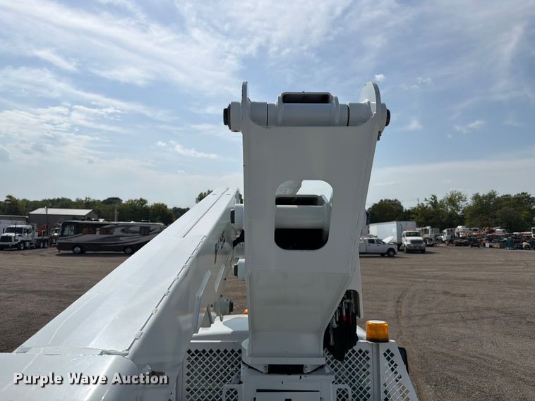 image for item FB5027 2012 Ford F550 Super Duty bucket truck