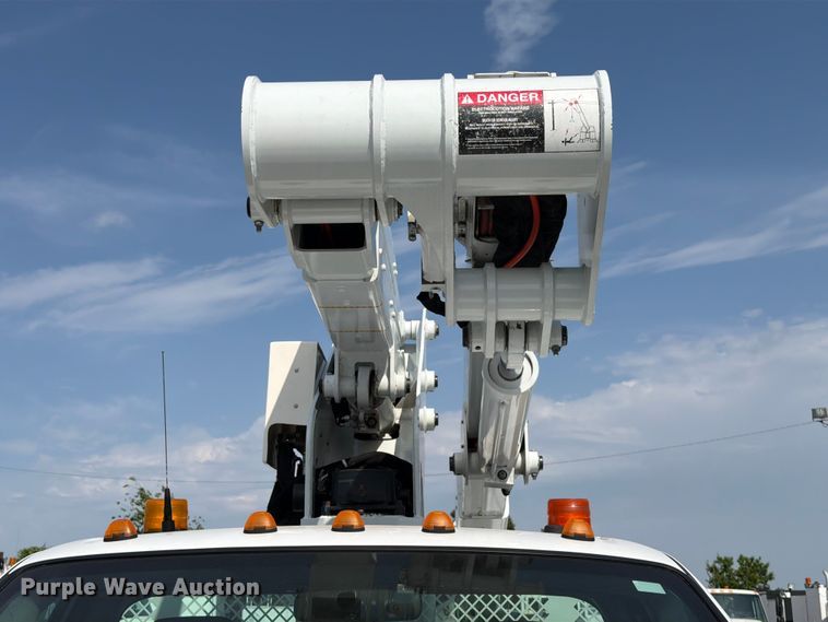 image for item FB5027 2012 Ford F550 Super Duty bucket truck