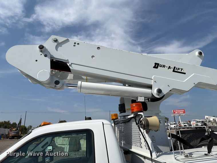 image for item FB5027 2012 Ford F550 Super Duty bucket truck