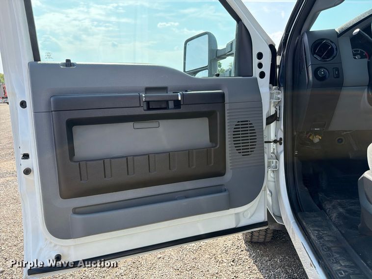 image for item FB5027 2012 Ford F550 Super Duty bucket truck