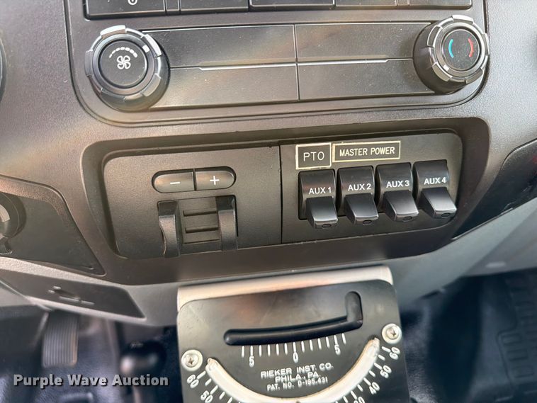 image for item FB5027 2012 Ford F550 Super Duty bucket truck