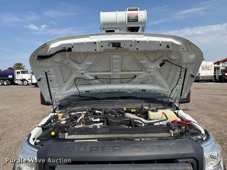 image for item FB5027 2012 Ford F550 Super Duty bucket truck