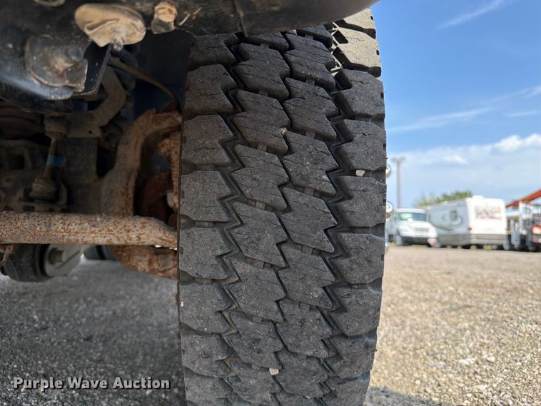 image for item FB5027 2012 Ford F550 Super Duty bucket truck