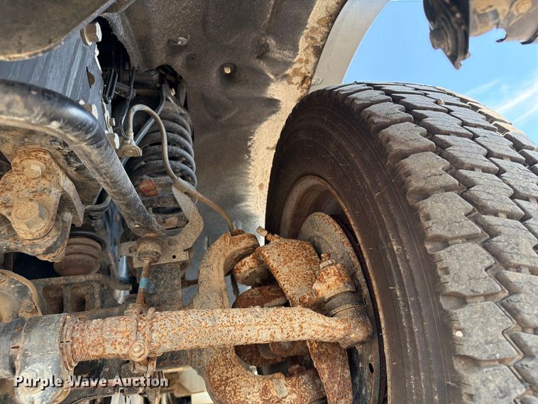 image for item FB5027 2012 Ford F550 Super Duty bucket truck