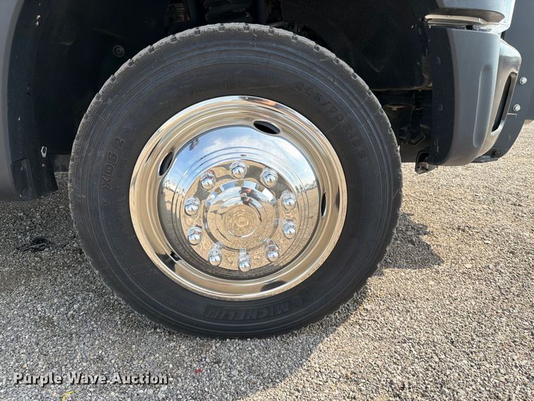 image for item FB5027 2012 Ford F550 Super Duty bucket truck