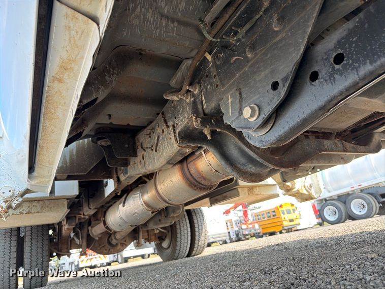 image for item FB5027 2012 Ford F550 Super Duty bucket truck