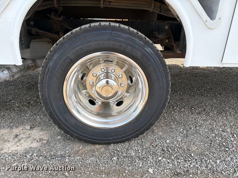 image for item FB5027 2012 Ford F550 Super Duty bucket truck