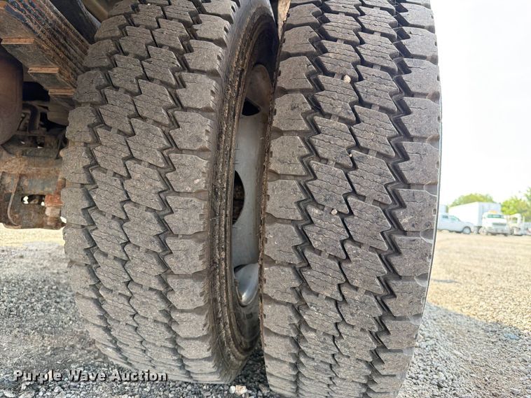 image for item FB5027 2012 Ford F550 Super Duty bucket truck