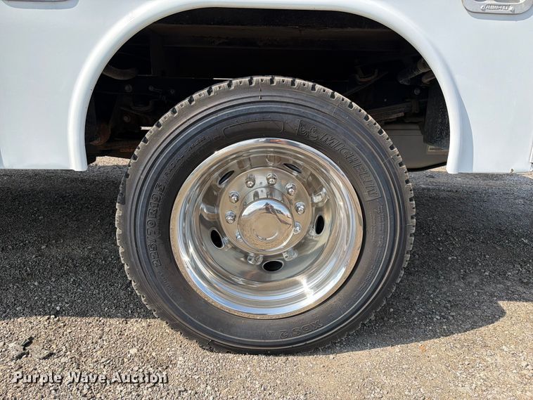 image for item FB5027 2012 Ford F550 Super Duty bucket truck