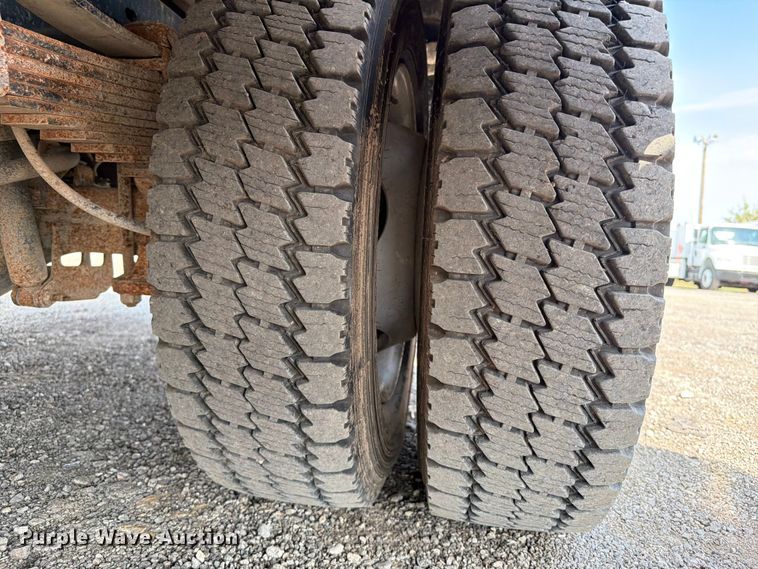 image for item FB5027 2012 Ford F550 Super Duty bucket truck