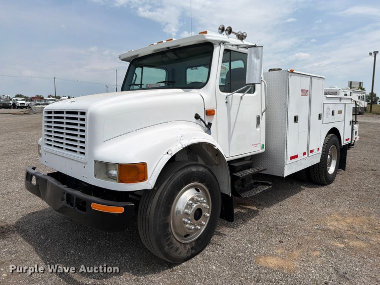 2001 International 4900 utility / service truck