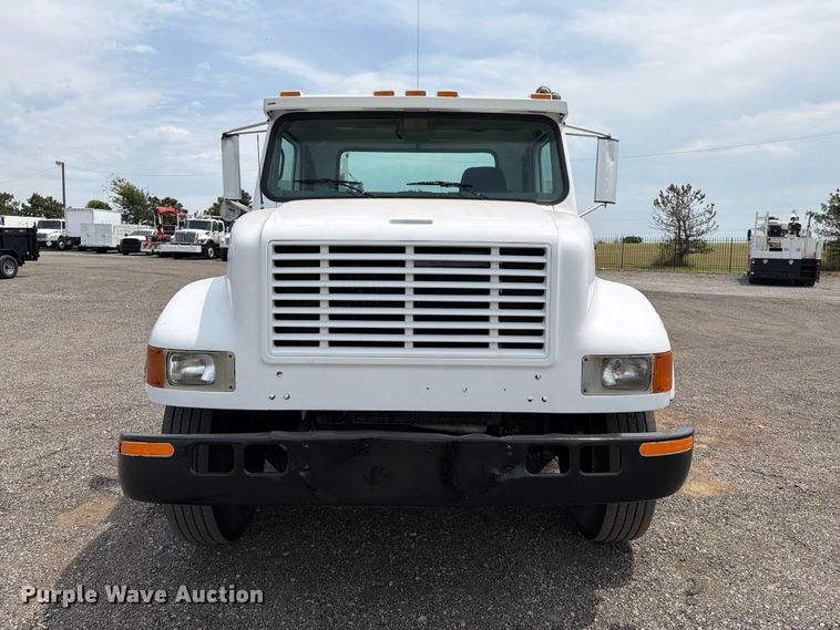 image for item FB5033 2001 International 4900 utility / service truck