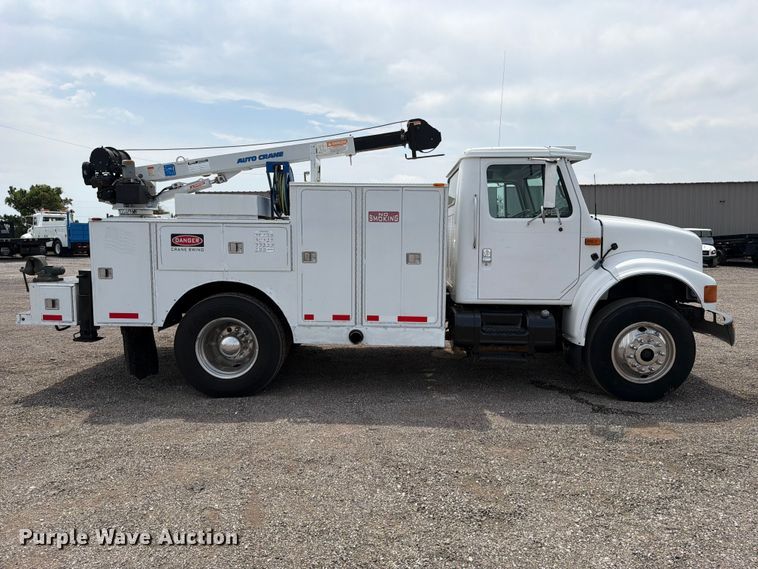 image for item FB5033 2001 International 4900 utility / service truck