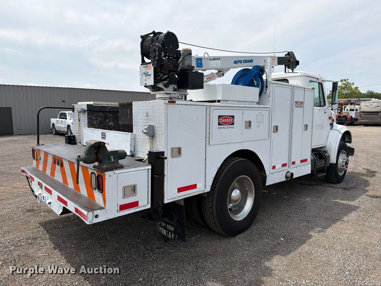 image for item FB5033 2001 International 4900 utility / service truck
