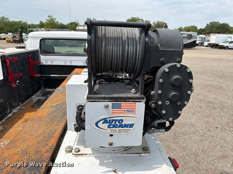 image for item FB5033 2001 International 4900 utility / service truck