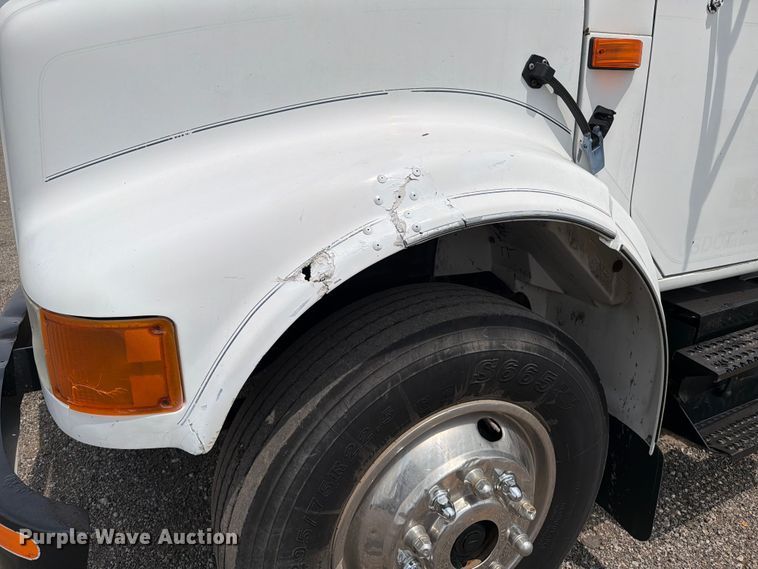 image for item FB5033 2001 International 4900 utility / service truck
