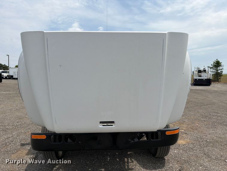 image for item FB5033 2001 International 4900 utility / service truck