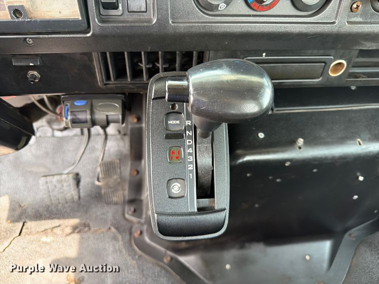 image for item FB5033 2001 International 4900 utility / service truck