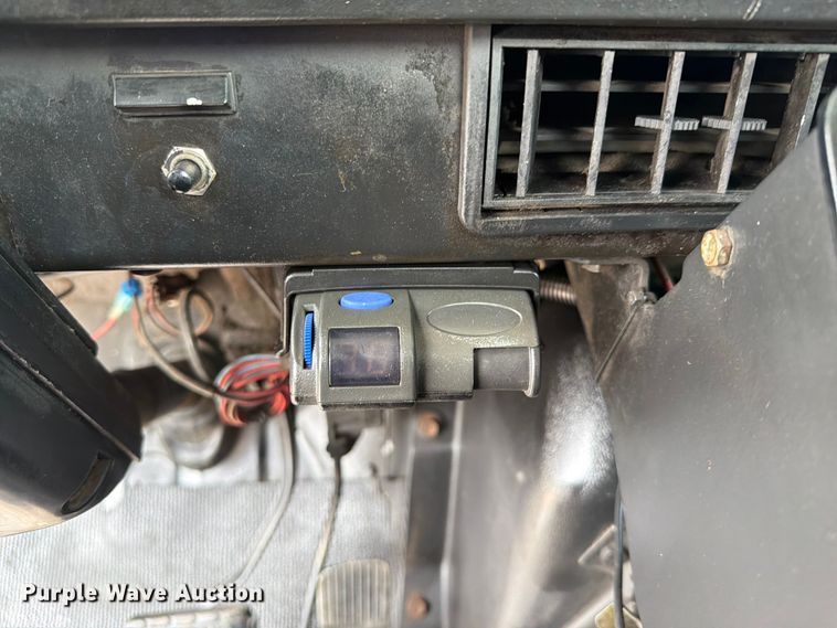 image for item FB5033 2001 International 4900 utility / service truck