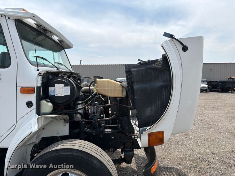 image for item FB5033 2001 International 4900 utility / service truck