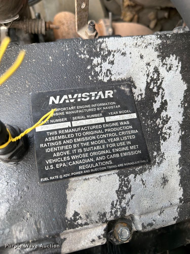 image for item FB5033 2001 International 4900 utility / service truck