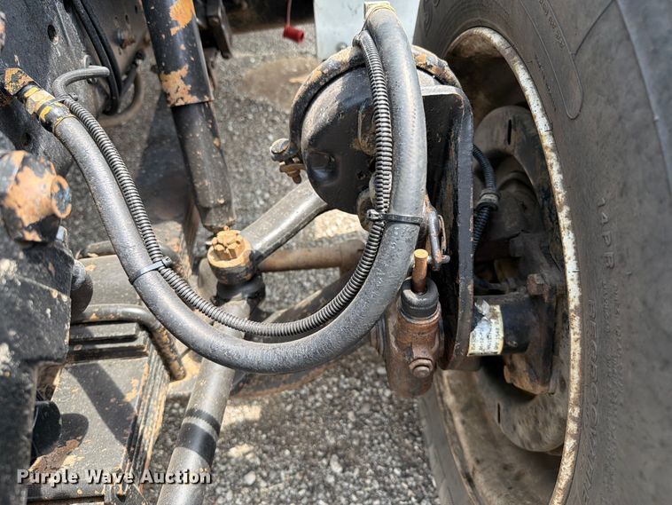 image for item FB5033 2001 International 4900 utility / service truck