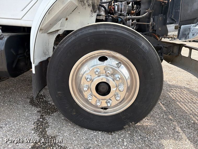 image for item FB5033 2001 International 4900 utility / service truck