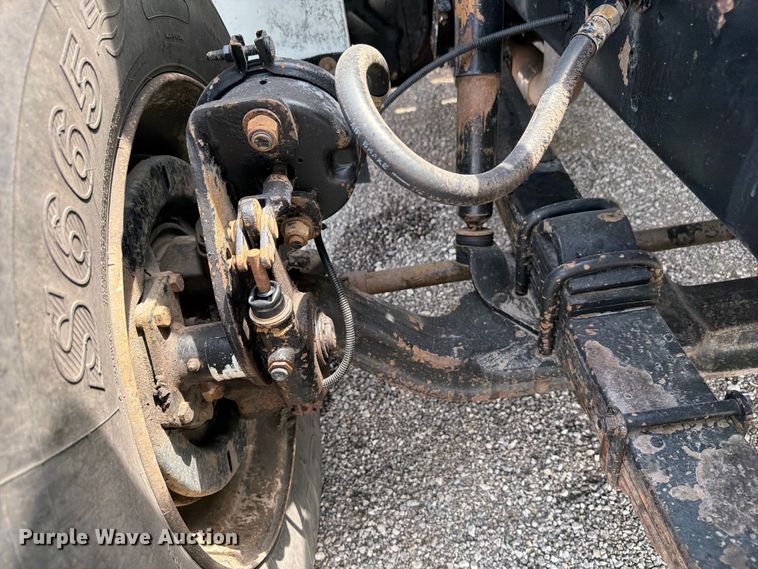 image for item FB5033 2001 International 4900 utility / service truck