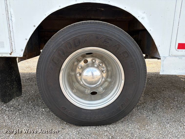 image for item FB5033 2001 International 4900 utility / service truck